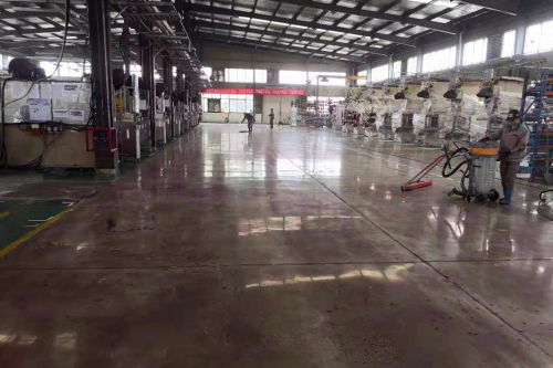 旧地坪打磨施工细节对工厂地坪改造价格的影响分析